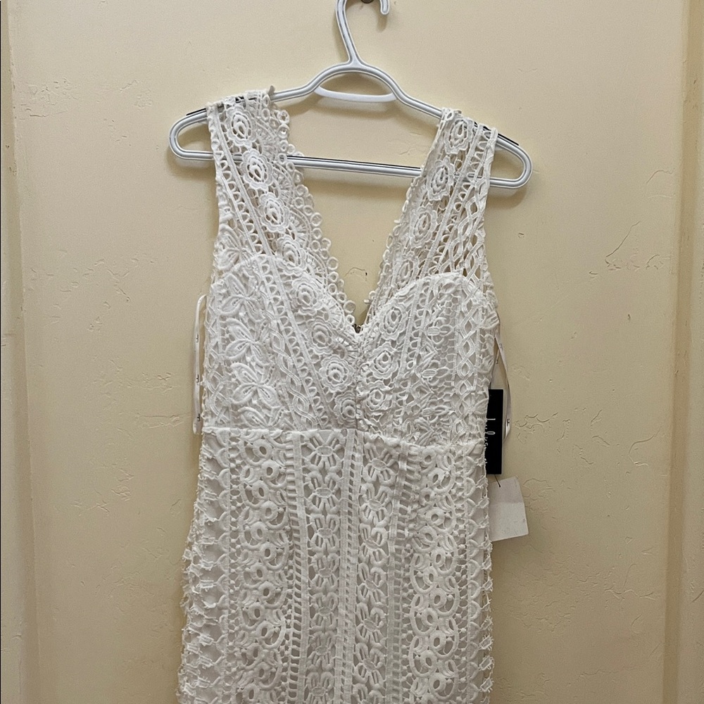 Lulu's Elegant White Lace Backless Dress